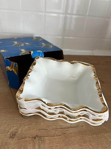 Набор из четырех квадратных фарфоровых розеток с волнистыми краями at lalafo.kg Набор из четырех квадратных фарфоровых розеток с волнистыми краями