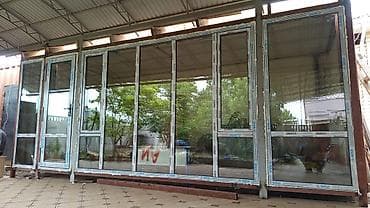 Панорамная раздвижная дверно-оконная конструкция из ПВХ-профиля с