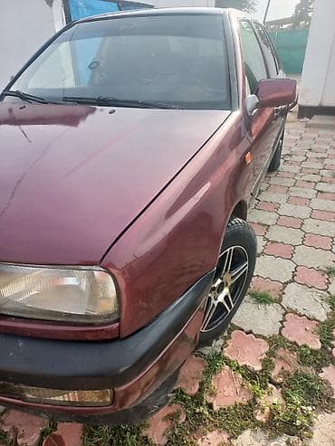 Унаа: Volkswagen Vento: 1994 г., 1.8 л, Кол менен иштөөчү, Бензин, Седан — 2