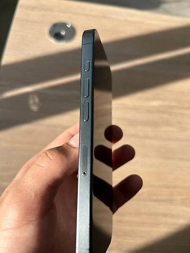 nokia e: IPhone 15 Pro, Black Titanium — 3