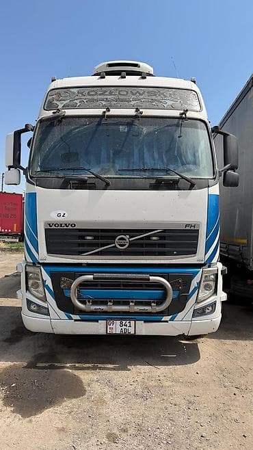 бампер на раум: Тягач, Volvo, 2012 г., Без прицепа — 2