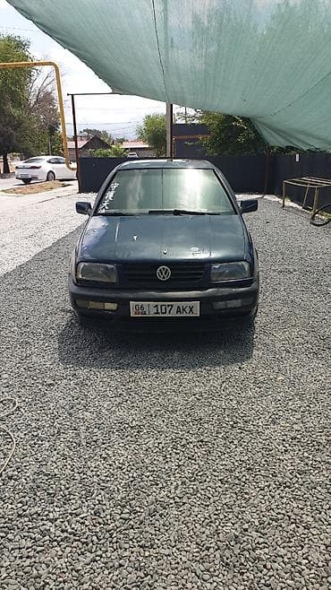 Volkswagen Vento: 1996 г., 1.8 л, Механика, Бензин, Седан