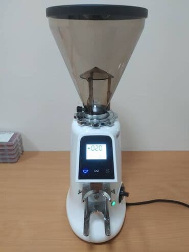 маленькая зерновая кофемашина: Кофеварка, кофемашина, Новый, Самовывоз — 1