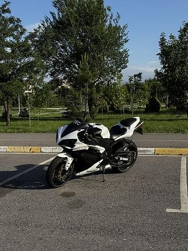 квест 3 шлем: Спортбайк Yamaha, 1000 куб. см, Бензин — 1