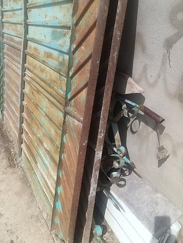 Распашные ворота: Металлические ворота распашные с декоративными элементами Ворота — 1