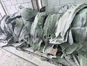 бетонный лотки: Подкрылок Комплект Toyota, Б/у — 1