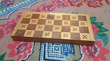 кеты: Продаю шахматы. Шахматы классические, хорошего качества, размер доски — 7