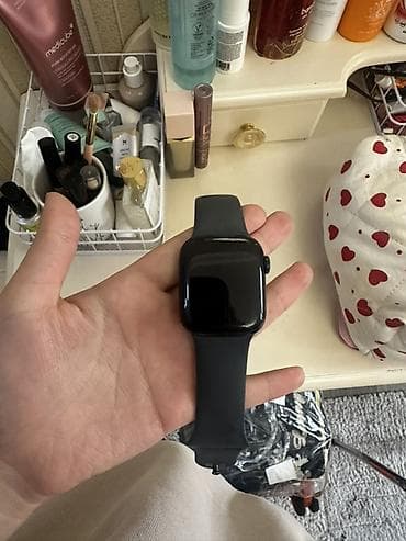 Apple Watch 9 series Состояние очень хорошее, АКБ 100 Зарядник