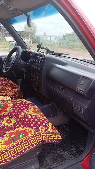 Isuzu Trooper: 1993 г., 3 л, Механика, Бензин, Внедорожник — 7