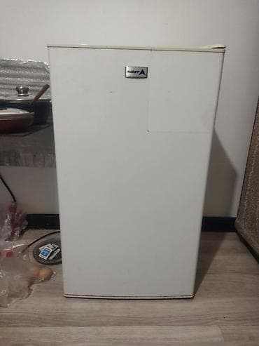 очень маленький холодильник: Холодильник Avest, Б/у, Однокамерный, 85 * — 3