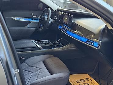 колонка для авто: BMW i7: 2023 г., Электромобиль, Седан — 8