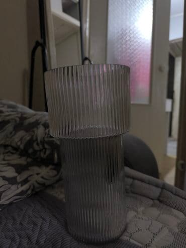 ваза стеклянная прозрачная высокая без узора: Рифлёная стеклянная ваза - Материал: прозрачное стекло - Фактура — 2