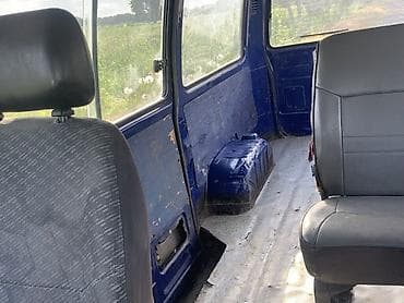 2 8: Toyota Hiace: 1995 г., 2 л, Механика, Бензин, Фургон — 3
