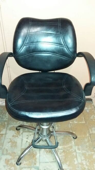 Кресло парикмахерское б/у 9500 сом есть одна загвоздка одна ручка