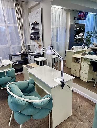 ✨ Для мастеров маникюра: • Удобный столик; • Кресло и подлокотник