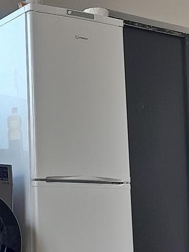 маленький двухкамерный холодильник: Холодильник Indesit, Двухкамерный — 2