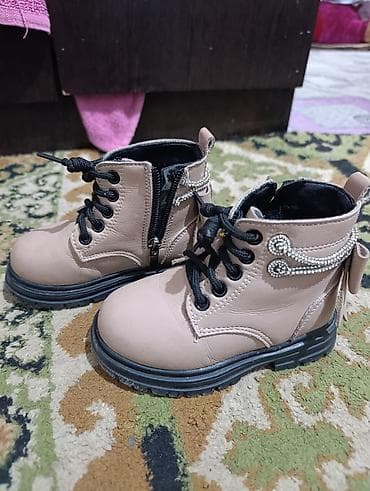 обувь на лето: Детские ботинки-деми,весна осень совсем новая удобная и качественная — 1