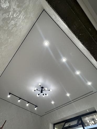 трек потолок: Натяжные потолки с теневым примыканием и интегрированным освещением - — 1