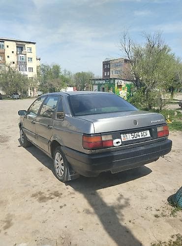 Volkswagen Passat: 1990 г., 1.8 л, Кол менен иштөөчү, Бензин, Седан — 3