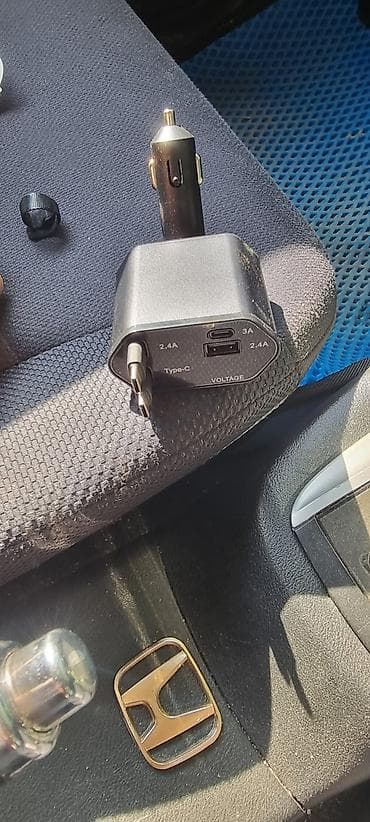 iphone charger: Автомобильное зарядное устройство с выдвижными кабелями и дисплеем — 2