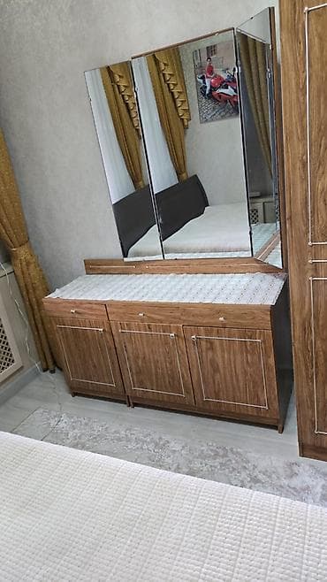 шкаф бу: Шифоньер 2,35 x 1,30
Кровать 2x1,6
Тумбочка — 1