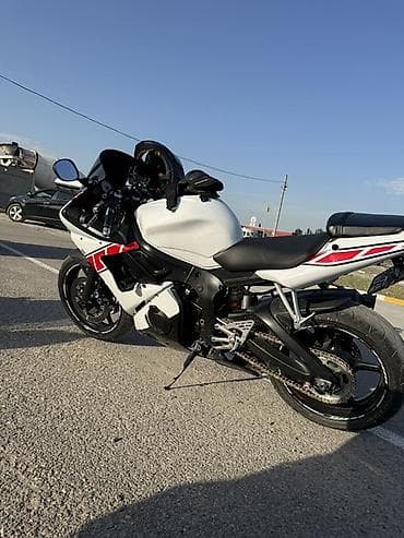 Мотоциклы: Спортбайк Yamaha YZF-R6 (600 кубов) (поколение 2006–2007) в фирменной — 10