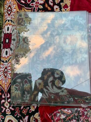 Продаю стекла 4 шт 35 на 45 3 шт 40 на 65 Советские от шкафа