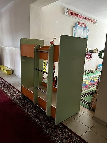 двухъярусный кровать с матрасами: Двухъярусная детская кровать, ЛДСП, цвет - Зеленый — 1