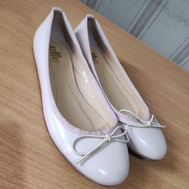 Балетки лакированные новые,внутри мягкая стелька,36 размер