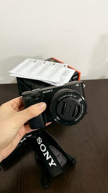 Беззеркальная камера Sony α6400 с комплектным зум-объективом E PZ