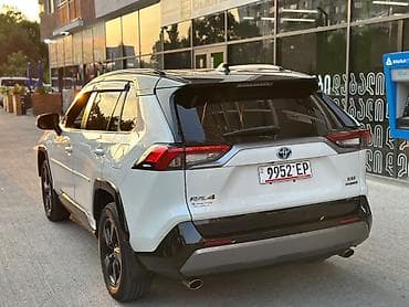 бек тол: Toyota RAV4: 2021 г., 2.5 л, Вариатор, Гибрид — 4