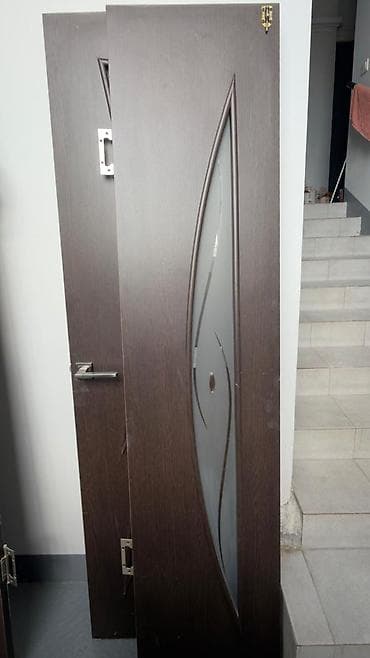 berber mirror second hand: Двери для домов и квартир, Деревянная, Другое количество створок, Российская, Со стеклом, цвет - Коричневый — 1