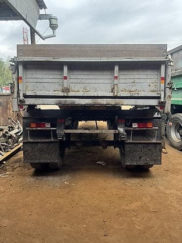 оси на прицеп: Прицеп-самосвал двухосный (тележка) для грузового автомобиля. 2 — 3