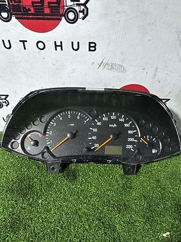 Детали салона: Щиток приборов Ford — 1