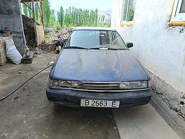 Унаа: Mazda 626: 1989 г., Кол менен иштөөчү, Бензин, Седан — 1