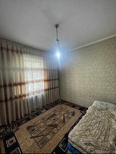 комната подселения: С подселением жашаганы студент балдар керек. Район 12 мкр 63-дом — 1
