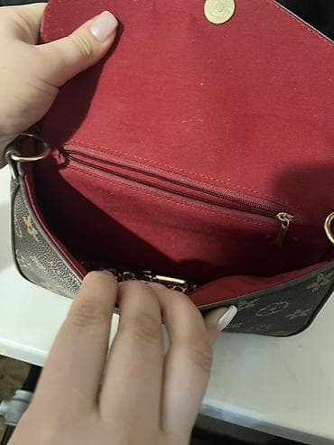 Зер буюмдар: Сумка-клатч с клапаном на магнитной кнопке и съемной — 1