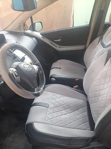 4 7: Toyota Auris: 2007 г., 1.3 л, Автомат, Бензин, Хэтчбэк — 2