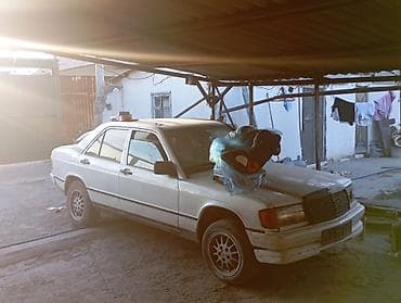 Mercedes-Benz 190: 1983 г., 2 л, Механика, Бензин, Седан — 3