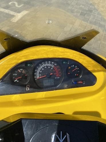 продам мот: Трицикл (3-колёсный мотоцикл) спортивного типа, ярко‑жёлтый. 2022 Год — 6