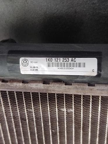 121: Радиатор охлаждения двигателя Volkswagen - Оригинальный номер: 1K0 — 3