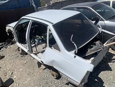 sprinter 2 9: Кузов автомобиля (седан, 4 двери), белый, под восстановление или — 2