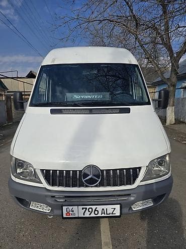 bmw m1: Легкий грузовик, Mercedes-Benz — 1