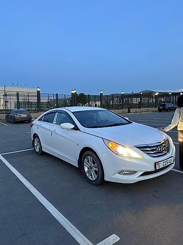 күзгү: Hyundai Sonata: 2010 г., Автомат, Бензин, Седан — 2
