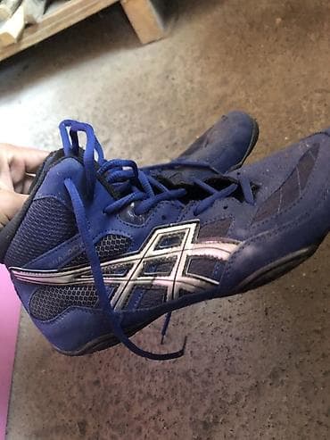 Борцовки Asics (синие) - Высота: средние (фиксация голеностопа) - at lalafo.kg Борцовки Asics (синие) - Высота: средние (фиксация голеностопа) -