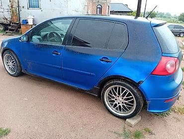 салон машина: Volkswagen Golf V: 2005 г., 1.6 л, Механика, Бензин, Хэтчбэк — 5