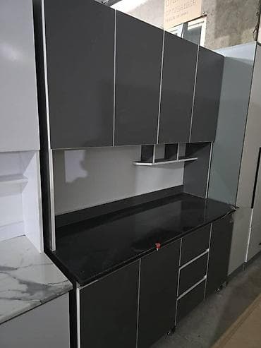 шкаф для кухнии: Кухонный гарнитур 
Размер: длина 1,5м
Доставка по городу есть — 7