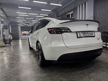 byd e9: Tesla Model Y: 2021 г., Электромобиль — 4