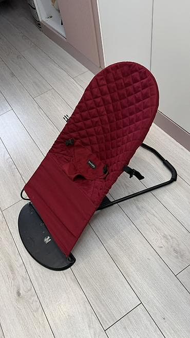 Детский мир: Детский шезлонг-качалка BabyBjörn Balance Soft, бордовый - — 3