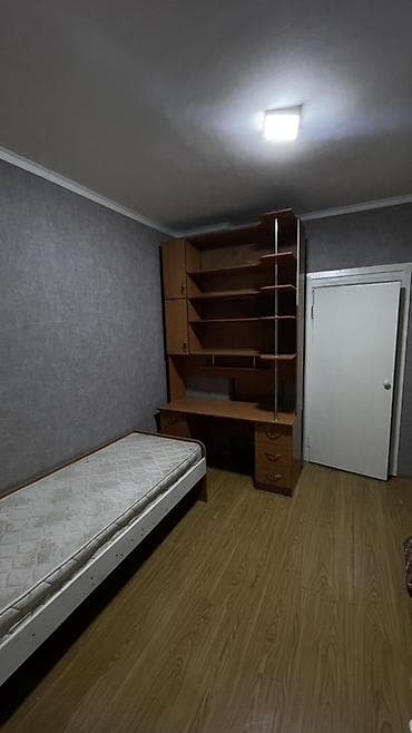 октябрьский район: Комната с мебелью - Уютная комната с выходом на балкон через — 2